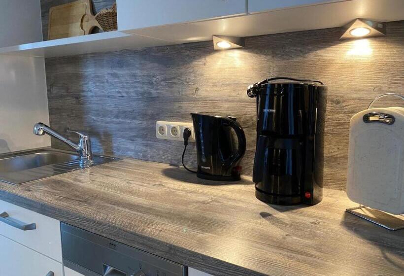 ３ベッドルームアパートメント, Thode