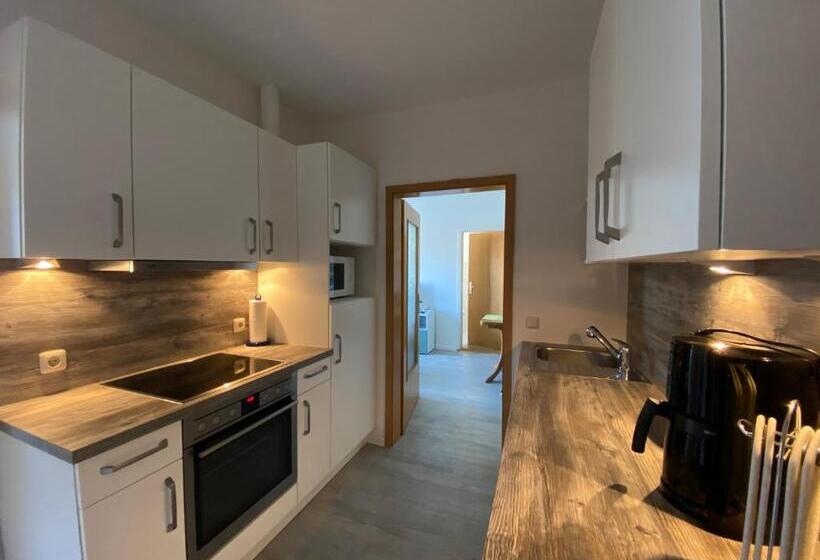 ３ベッドルームアパートメント, Thode