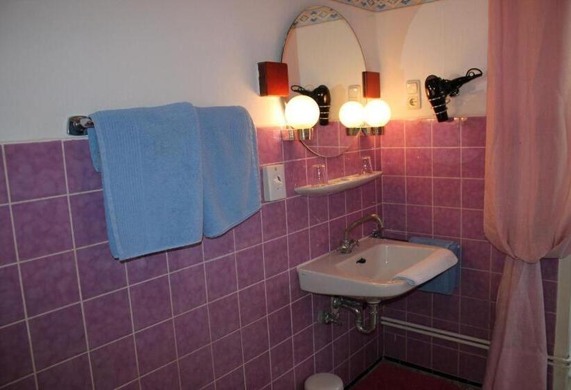 Quarto Triplo Estandar, Waldfriede