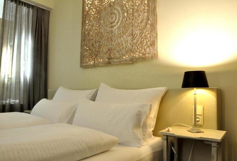 Classic room with balcony, Wellnessgarten