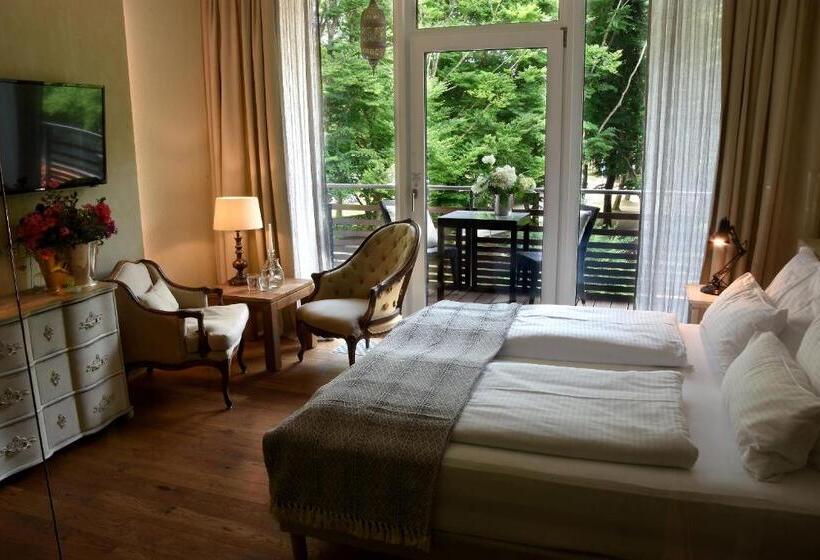 Classic room with balcony, Wellnessgarten