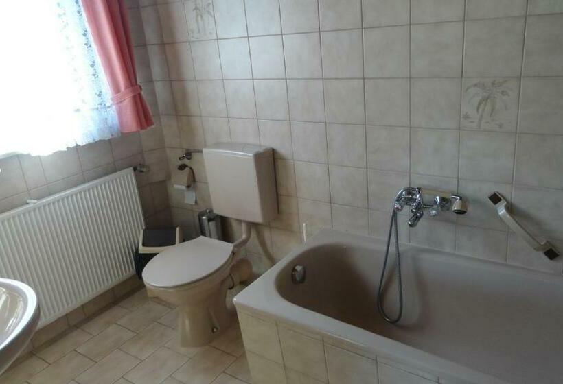 חדר סטנדרט, Zur Grafschaft