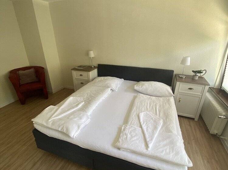 اتاق استاندارد یک نفره, Zur Schönen Aussicht