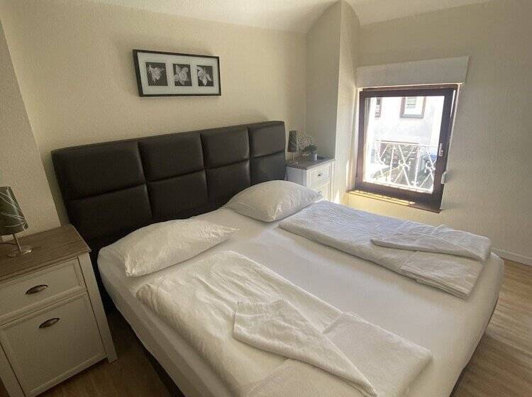 اتاق استاندارد یک نفره, Zur Schönen Aussicht