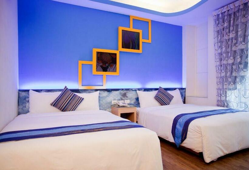 اتاق استاندارد چهارنفره با بالکن, Millennium Inn