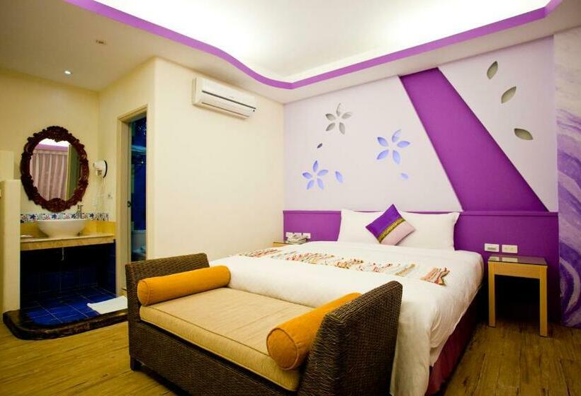 اتاق استاندارد با بالکن, Millennium Inn