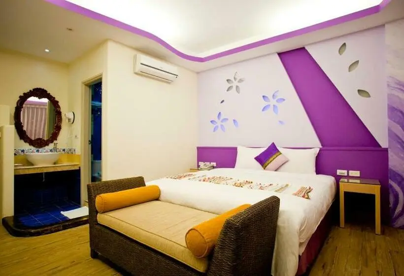 اتاق استاندارد با بالکن, Millennium Inn