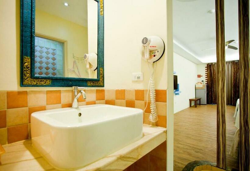 اتاق استاندارد چهار تخته, Millennium Inn
