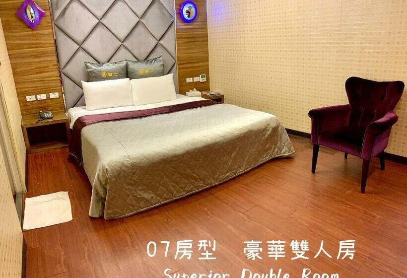 اتاق سوپریور, Benz