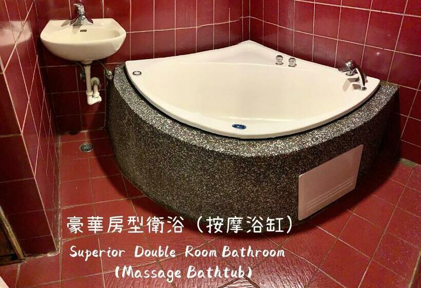 اتاق سوپریور, Benz