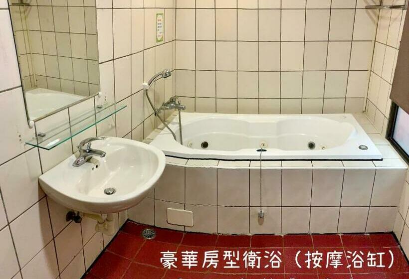 اتاق سوپریور, Benz