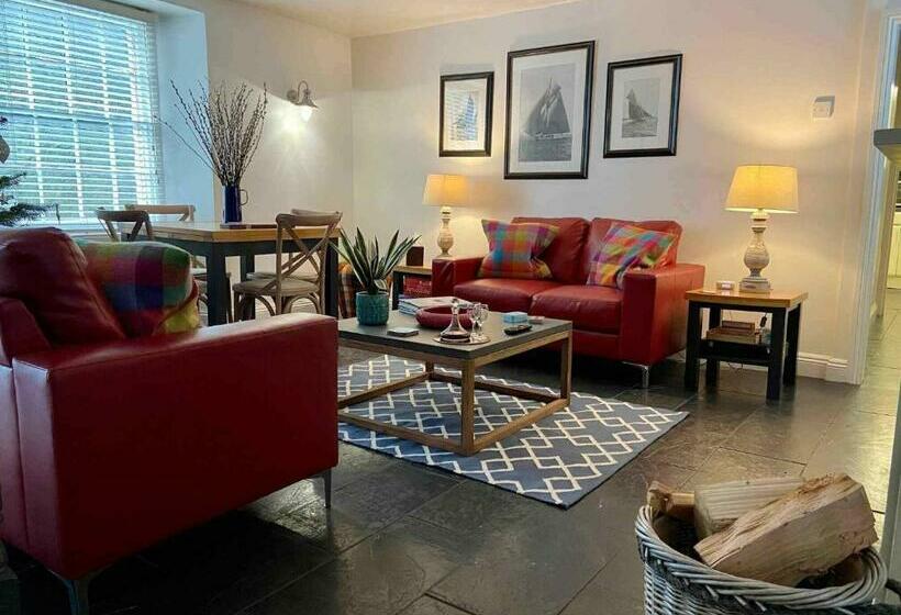 سوئیت 2 خوابه, Cary Arms & Spa