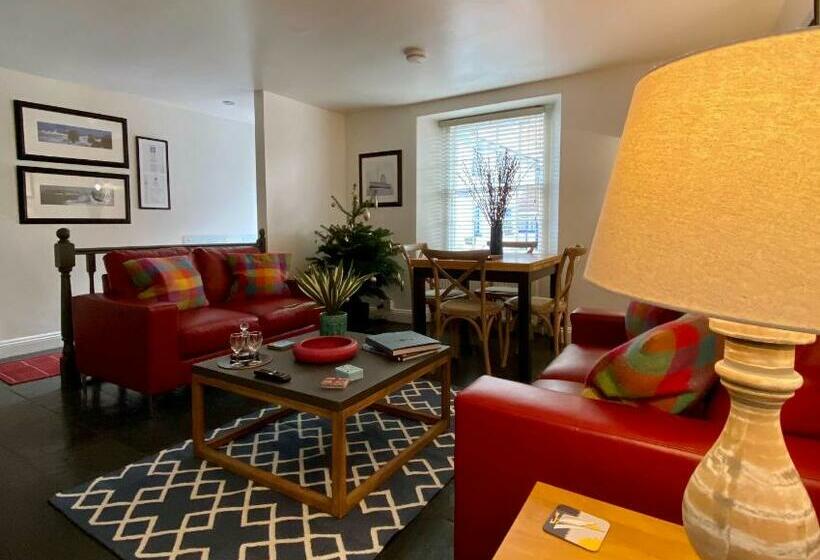 سوئیت 2 خوابه, Cary Arms & Spa