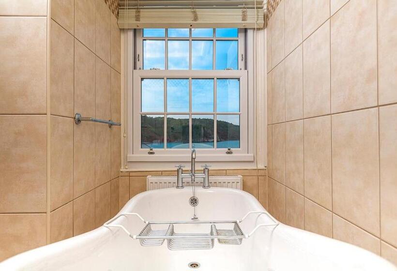 Люкс 2 Спальни, Cary Arms & Spa