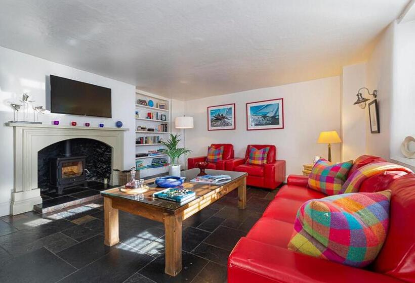 سوییت, Cary Arms & Spa