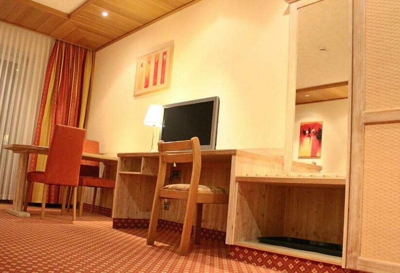 اتاق راحتی, Central