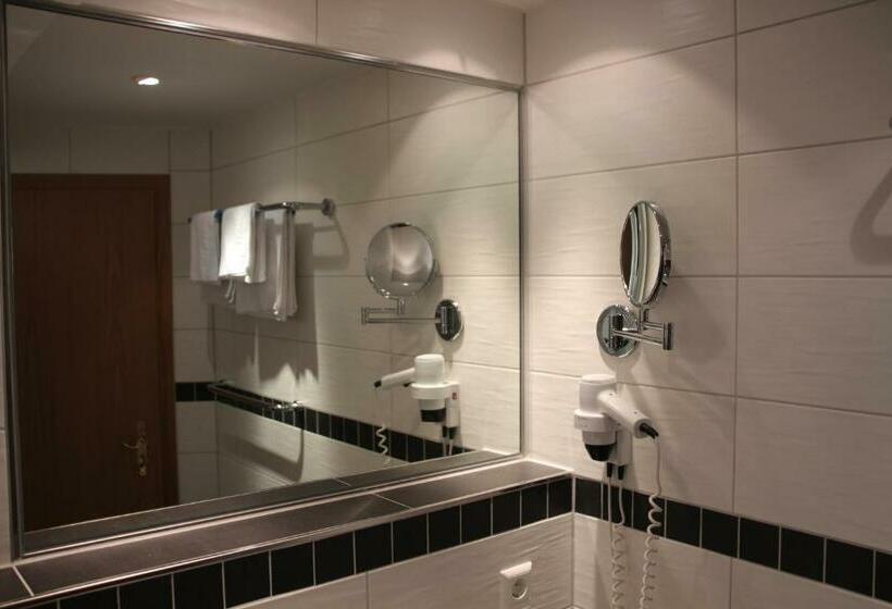 컴포트 룸, Central