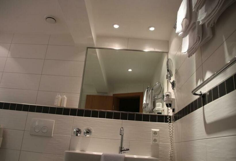 컴포트 룸, Central