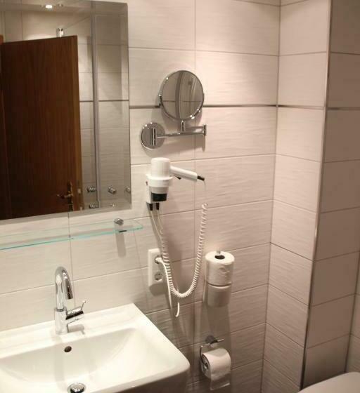 컴포트 룸, Central