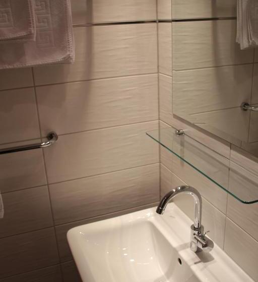 اتاق راحتی یک تخته, Central