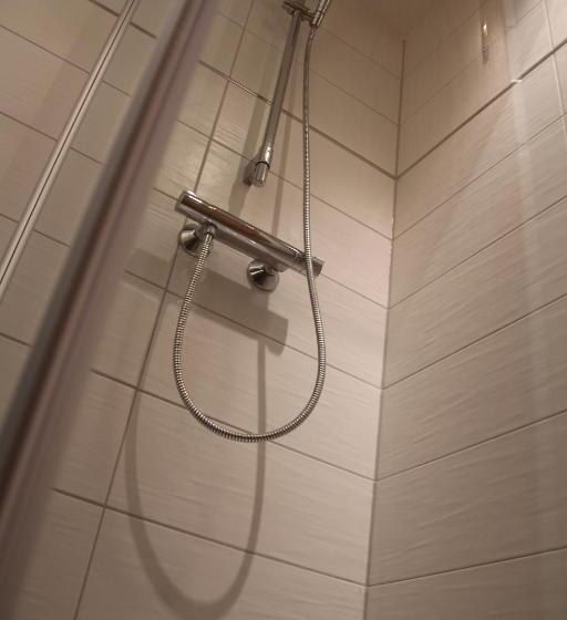 컴포트 싱글 룸, Central