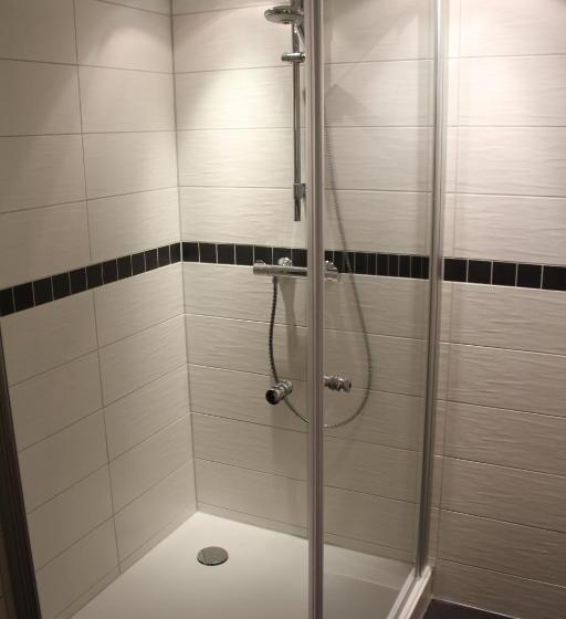 컴포트 트리플 룸, Central