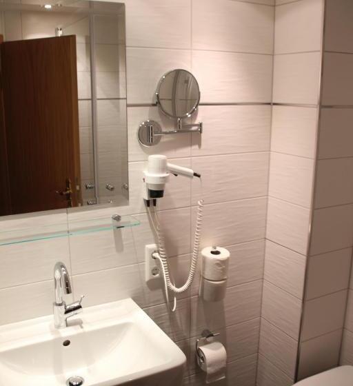 컴포트 트리플 룸, Central