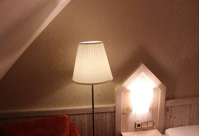 컴포트 룸, Central