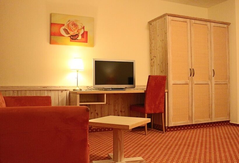 اتاق راحتی سه تخته, Central