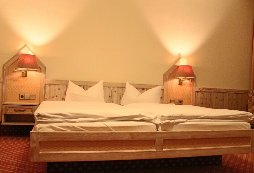 חדר קומפורט לשלושה, Central