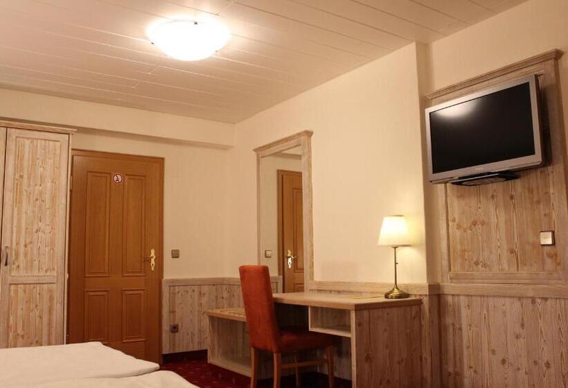 컴포트 트리플 룸, Central