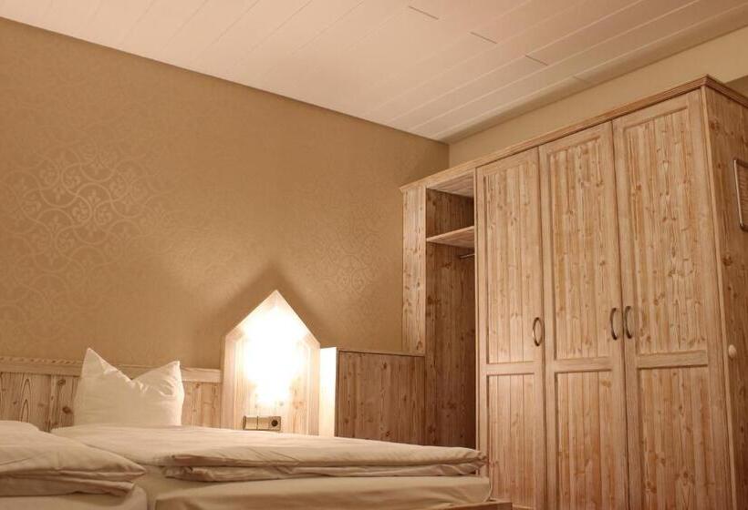 컴포트 트리플 룸, Central