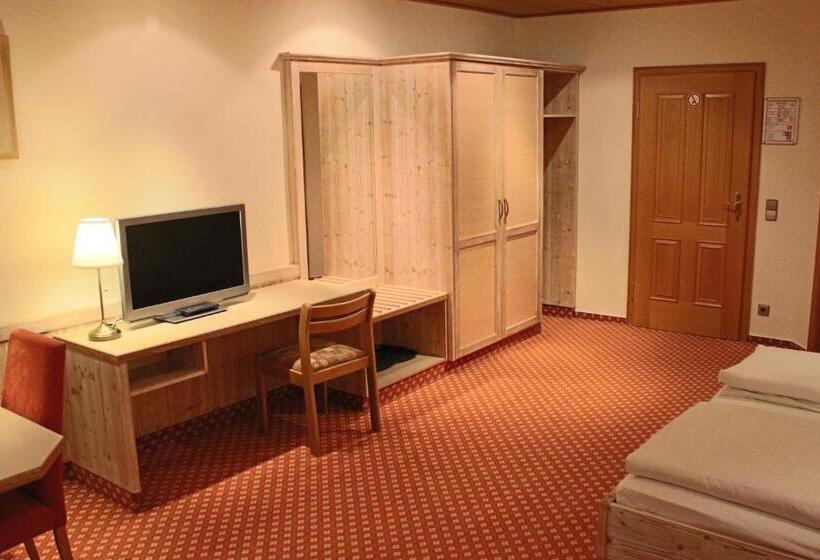 컴포트 트리플 룸, Central