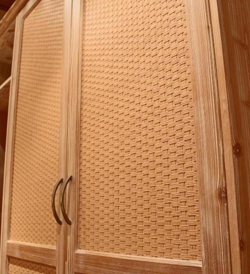 اتاق راحتی سه تخته, Central