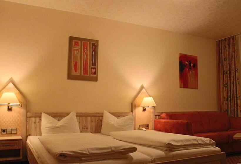 اتاق راحتی سه تخته, Central