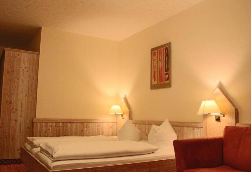 컴포트 트리플 룸, Central