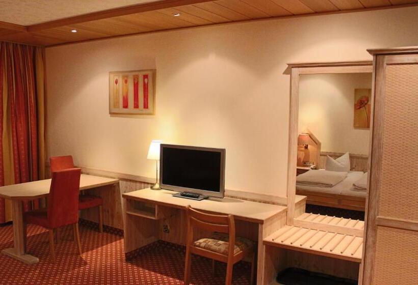 컴포트 트리플 룸, Central