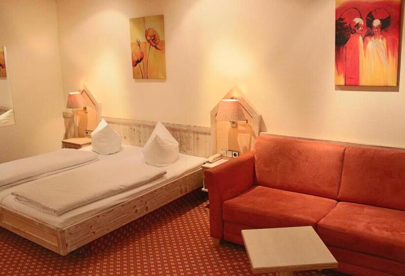 컴포트 트리플 룸, Central