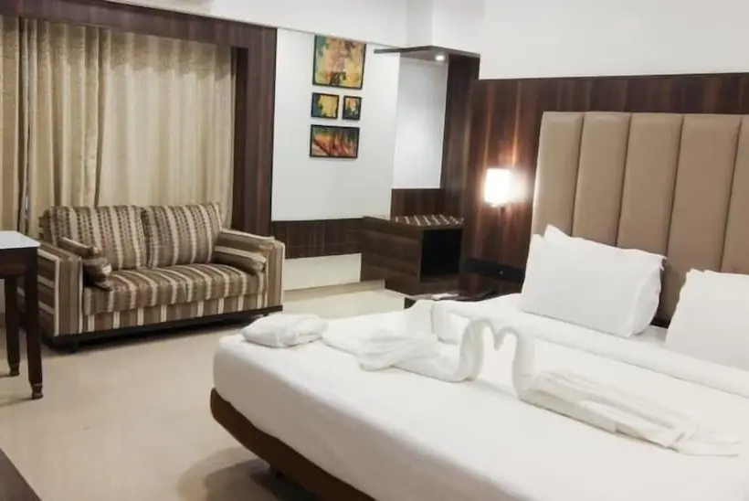 اتاق اجرایی, Golden Chariot The Boutique , Andheri