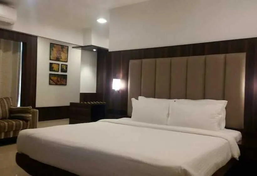 اتاق اجرایی, Golden Chariot The Boutique , Andheri