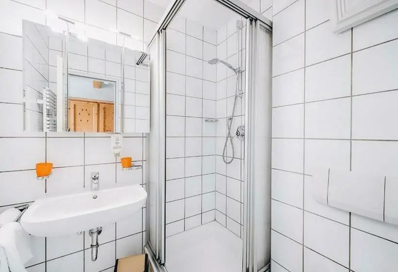 Standard-huone, Nuss