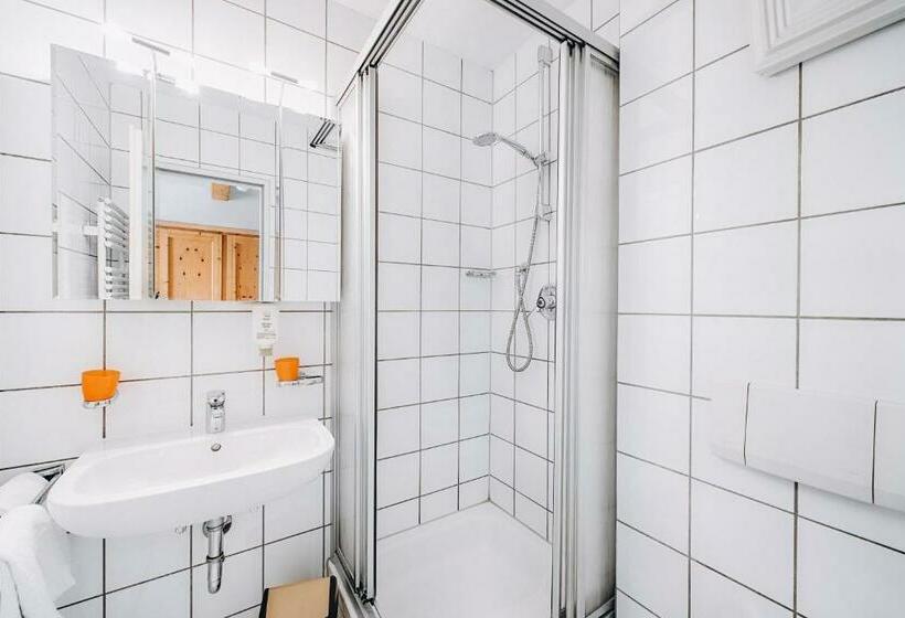 标准单人间, Nuss