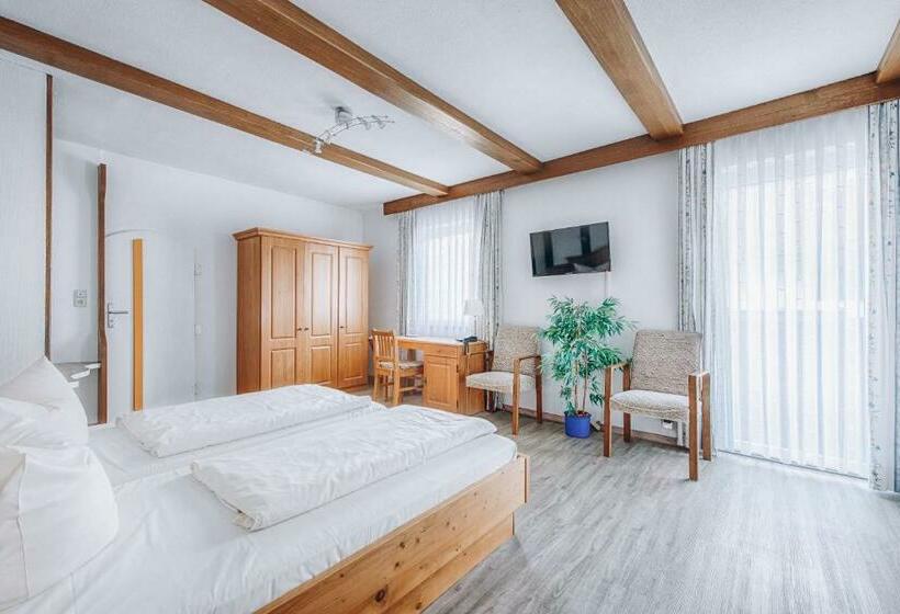 带阳台的豪华间, Nuss