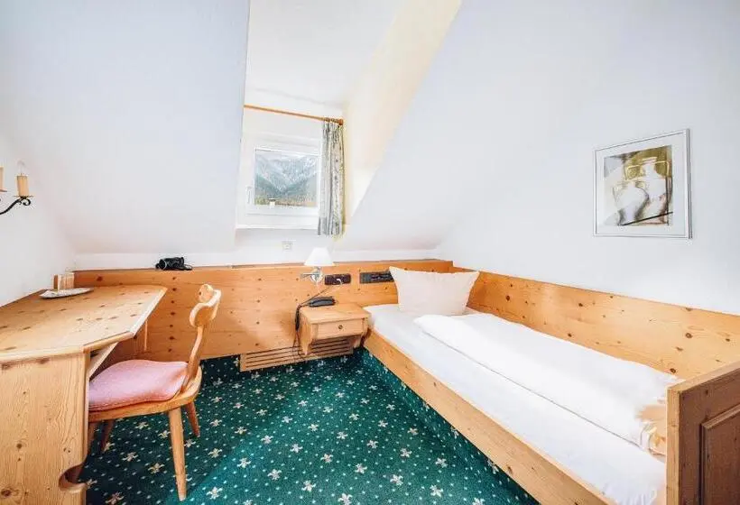 Standard Yhden Hengen Huone, Nuss