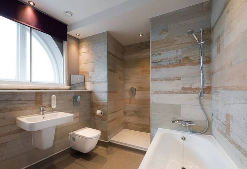 ファミリールーム, Pilgrims Progress Wetherspoon