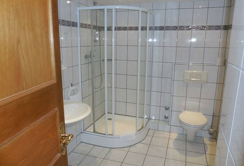 חדר קומפורט, & Restaurant Zum Schwarzen Kreuz