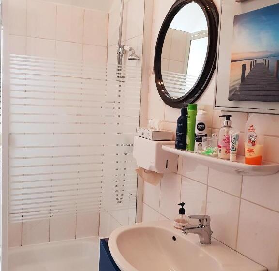 스탠다드 룸 공동 욕실, Schweizerhaus