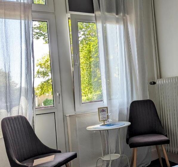 带共用浴室的标准房间, Schweizerhaus
