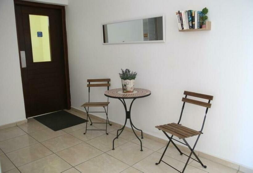 Студио Economy, King's Holiday Apartments