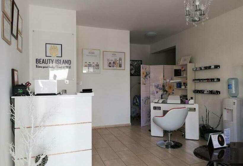 Студио Economy, King's Holiday Apartments